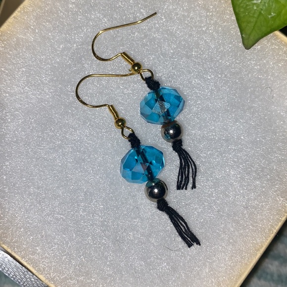 Hand Crafted Macrame Style Beaded Fringe Gold Toned Dangle Earrings Earth Theme - Picture 4 of 10
